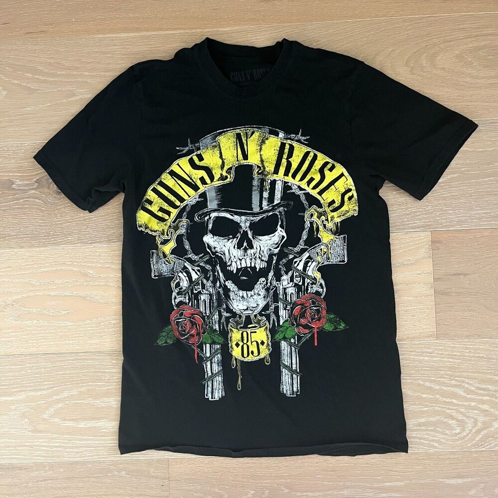 Guns N Roses 1985 Skull Roses Metal Rock Band Graphic T-shirt Medium